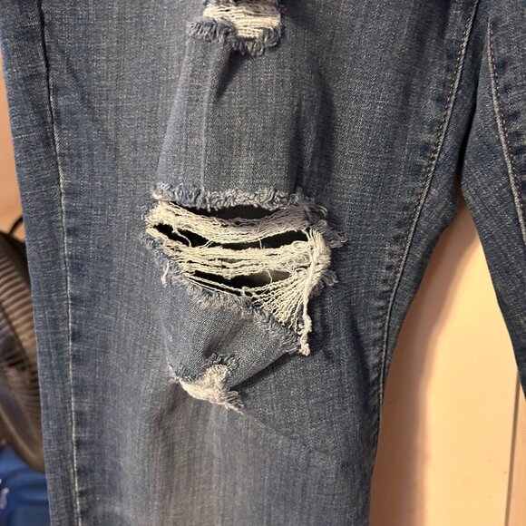 Levi's Boyfriend Cropped Distressed Jeans Size 16W - Picture 6 of 9